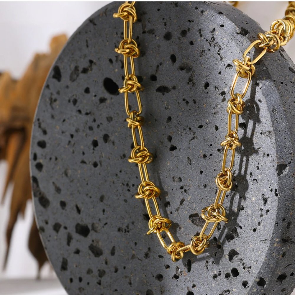 18K GOLD NECKLACE